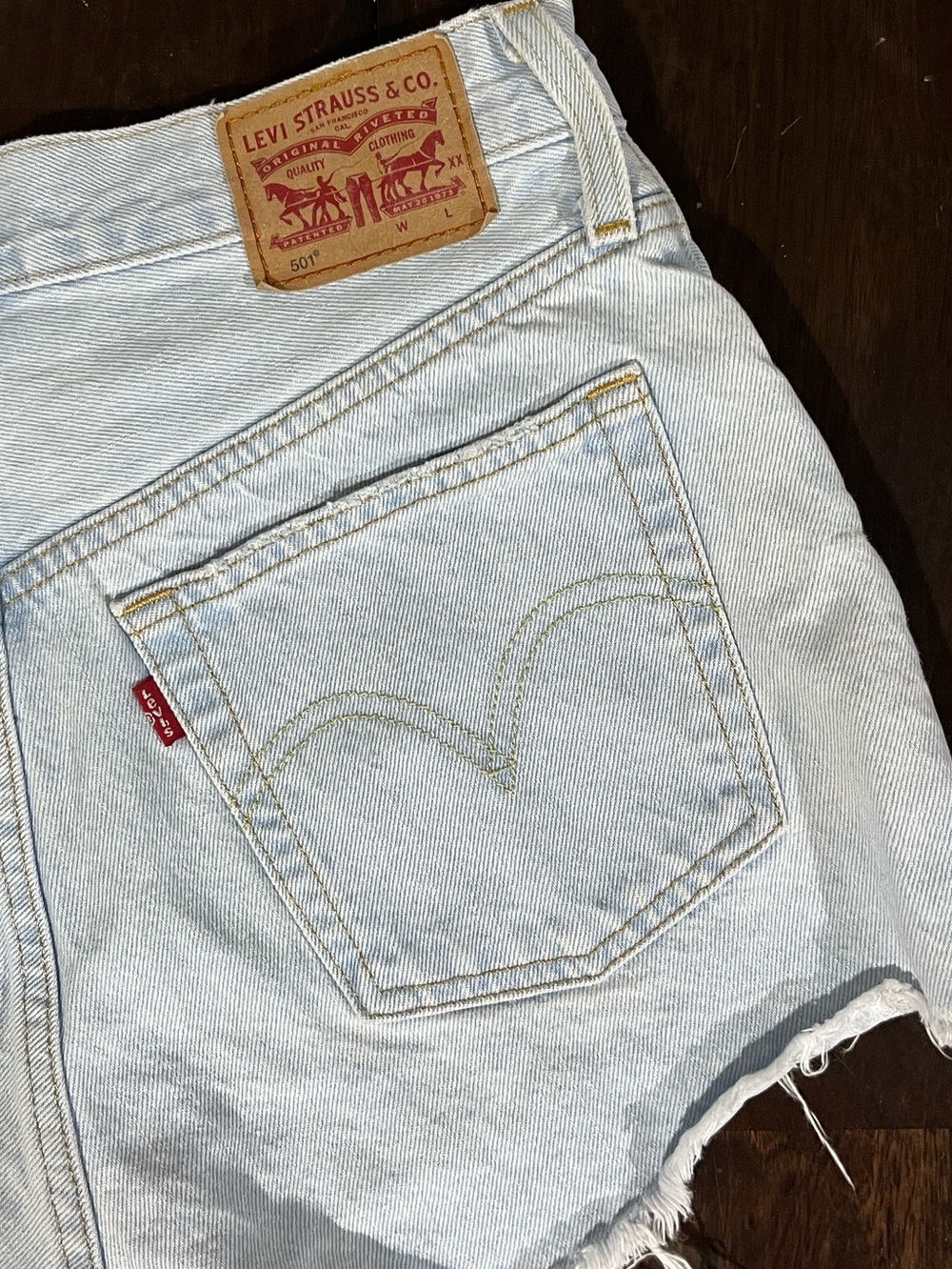 Levi’s 501 Light Wash Denim Frayed Hem Shorts, Sz 26 - Picture 4 of 7